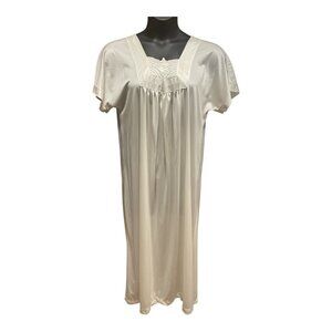 Vintage Pinehurst Size LARGE White Silky Nightgown